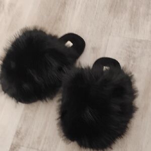 Fluffy Black Slippers🎁
